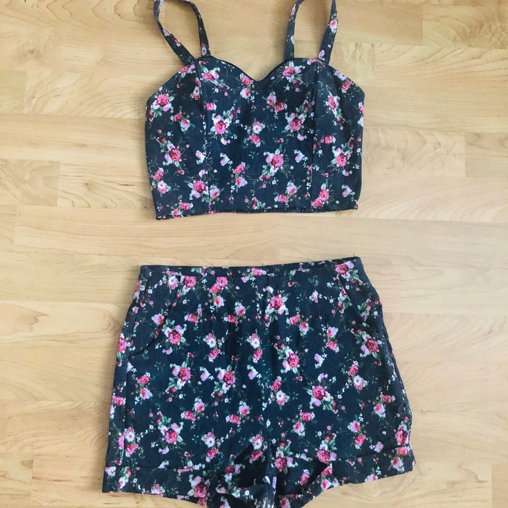 Two piece floral  crop top shorts set